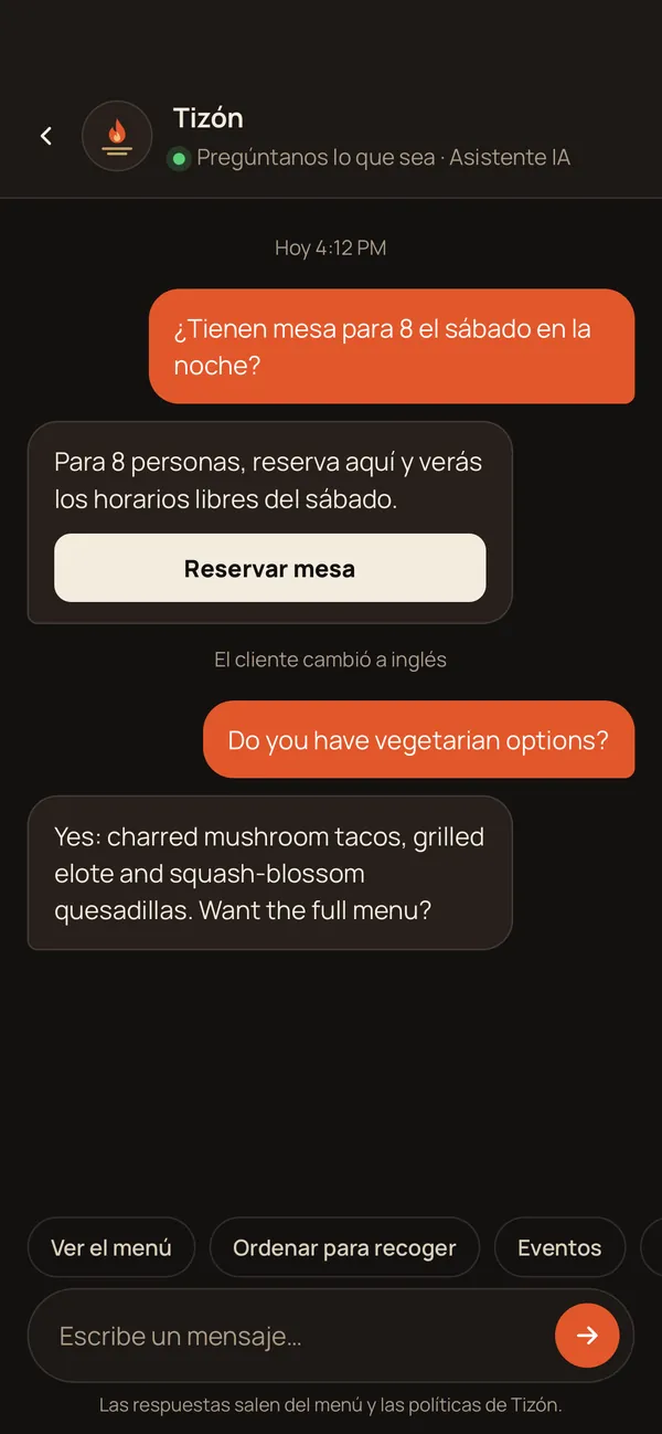 El asistente de IA de Tizón contestando una reservación en el celular