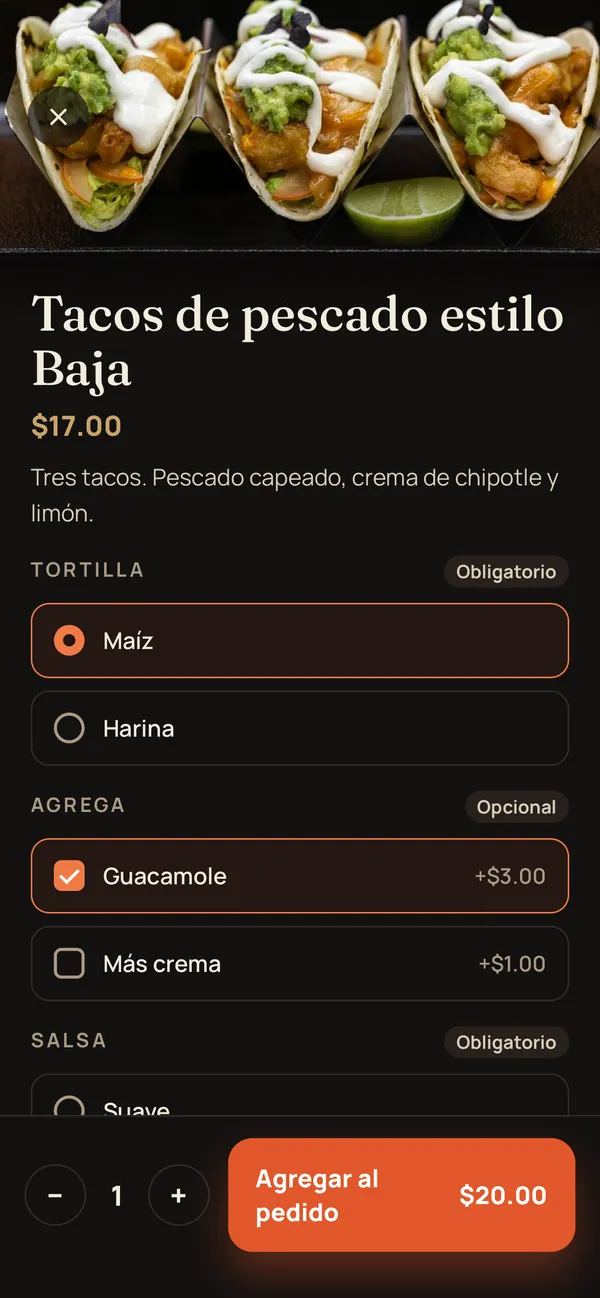 Ordenando un platillo del menú de Tizón